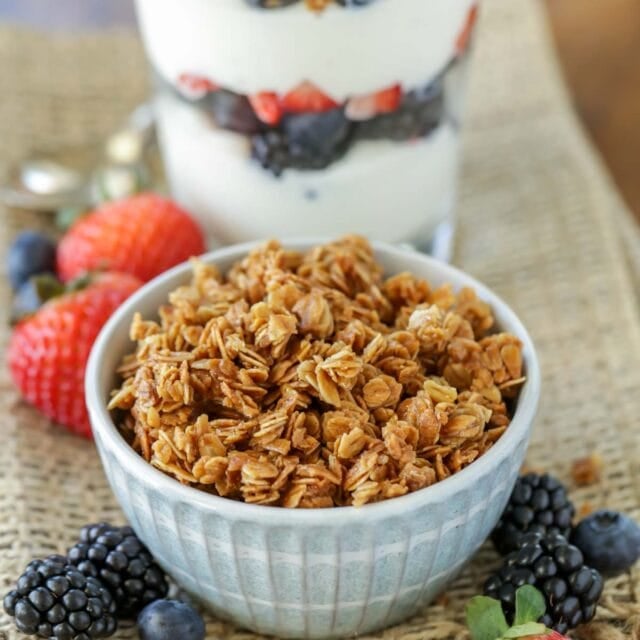 EASY Homemade Granola Recipe | Lil' Luna