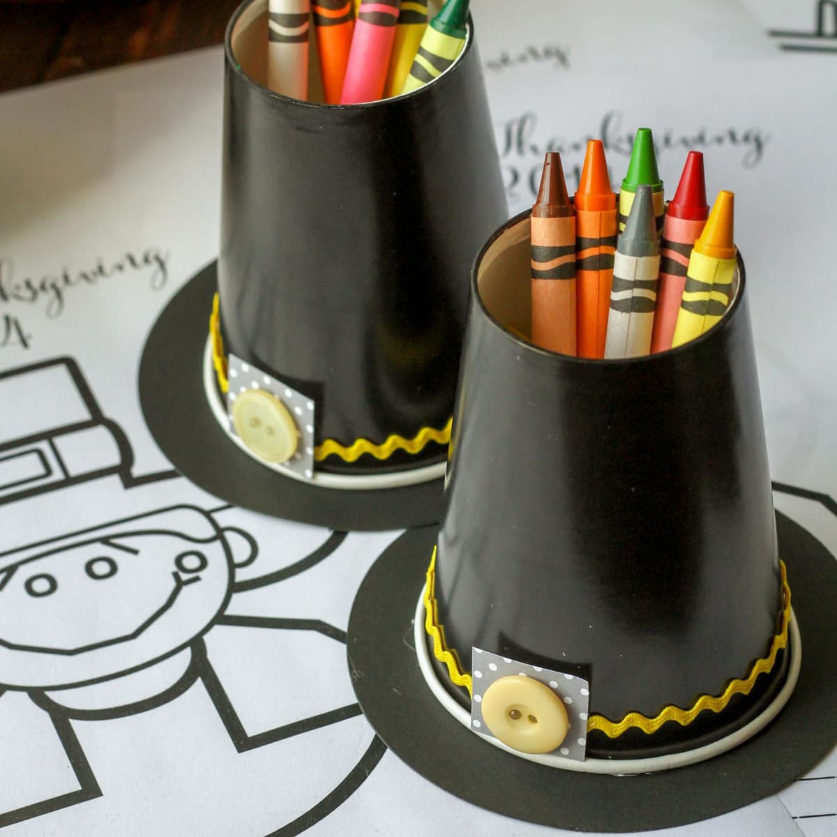 pilgrim-hat-crayon-cups-with-printable-thanksgiving-coloring-placemats