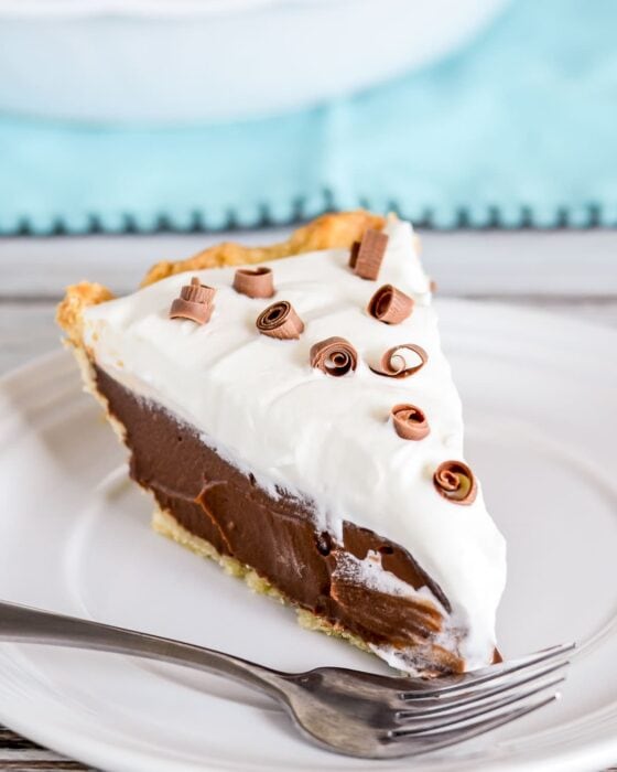 EASY Chocolate Cream Pie Recipe {+VIDEO} | Lil' Luna