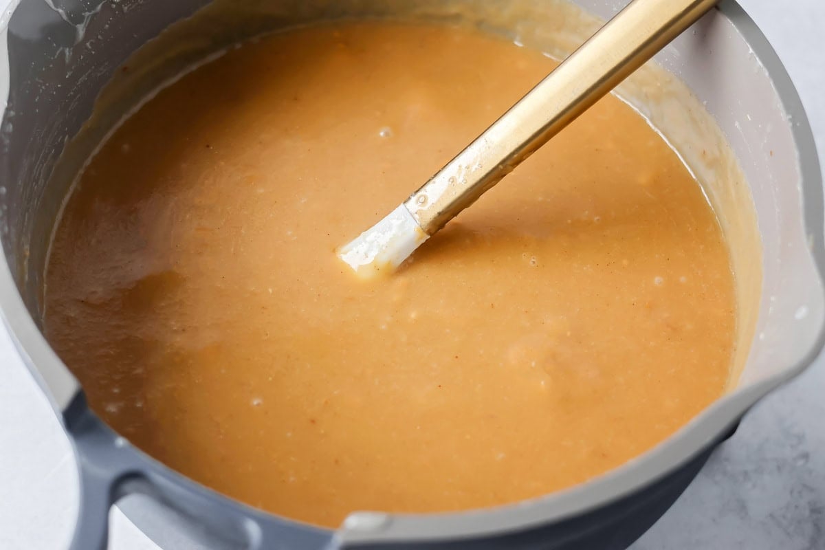 Peanut butter mixed into cookie batter.