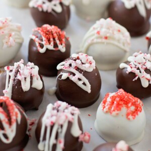 Easy Peppermint Chocolate Truffles | Lil' Luna