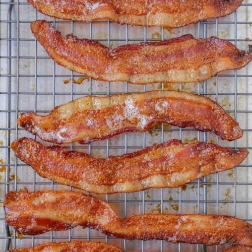 https://lilluna.com/wp-content/uploads/2018/11/oven-baked-bacon-resize-5-500x500.jpg
