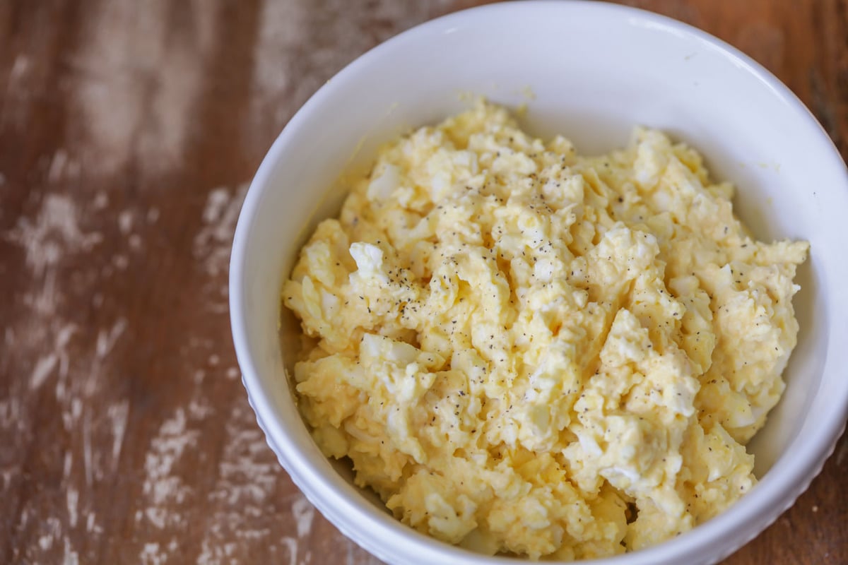 Quick dinner ideas - egg salad served in a bowl.