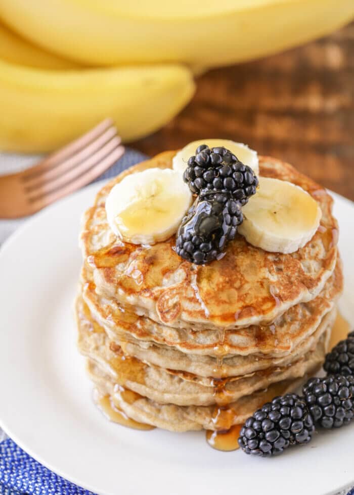 Banana Oatmeal Pancakes {hearty and delicious!!} | Lil' Luna