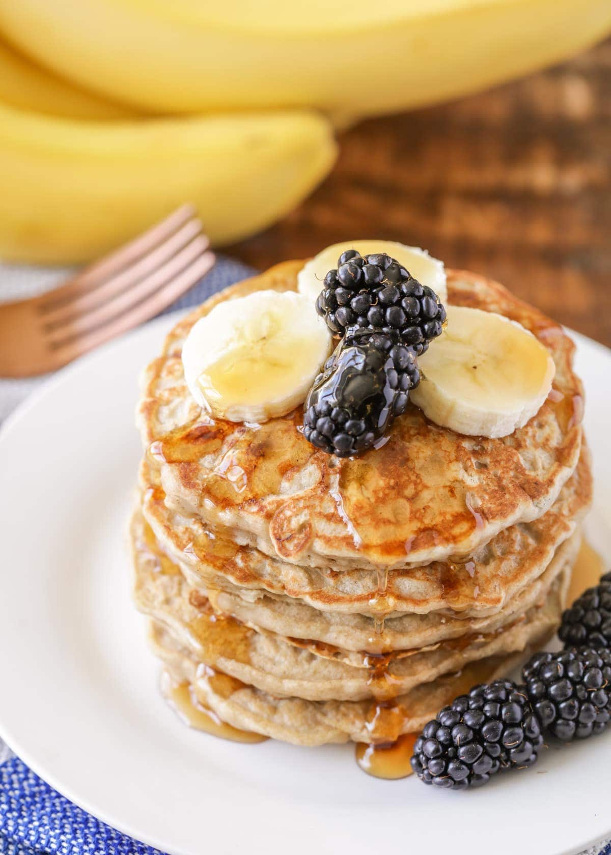 Banana Oatmeal Pancakes {hearty and delicious!!} | Lil' Luna