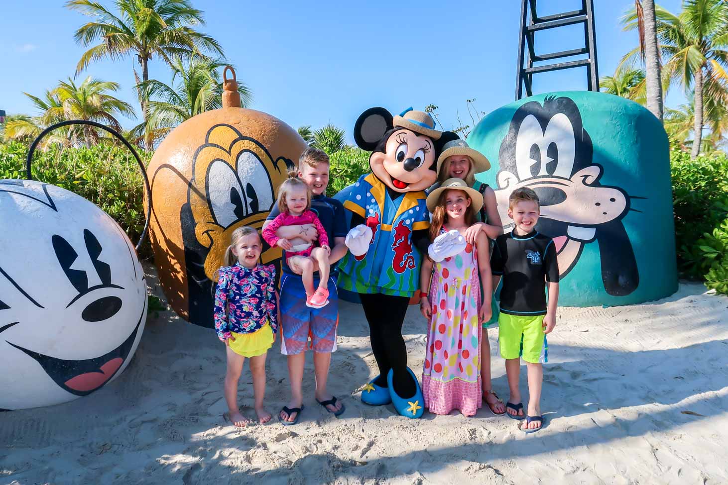 Kids with Minnie at Castaway Cay