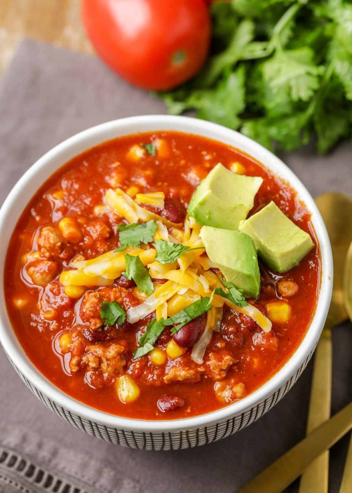 Ground Turkey Chili Recipe {With beans and veggies!} | Lil' Luna