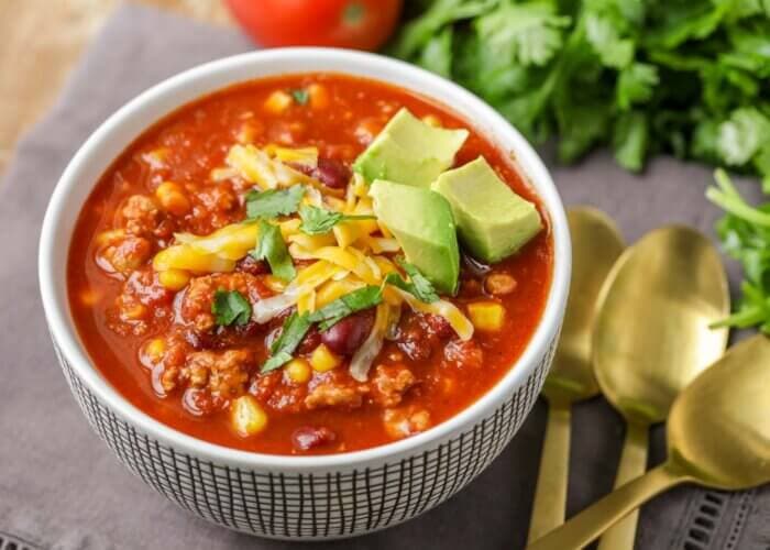 Ground Turkey Chili Recipe {With beans and veggies!} Lil' Luna