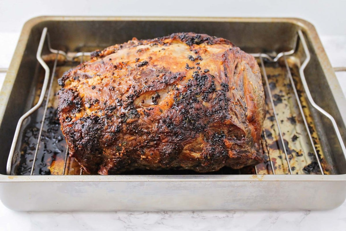 Perfectly cooked prime rib roast on a roasting pan.