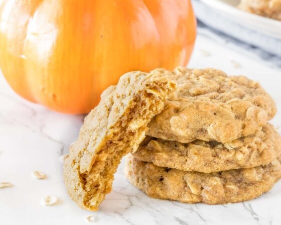 Soft & Chewy Pumpkin Oatmeal Cookies | Lil' Luna