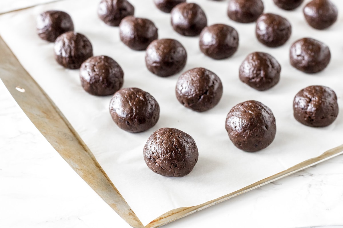 Oreo Truffles Aka Oreo Cheesecake Balls Lil Luna