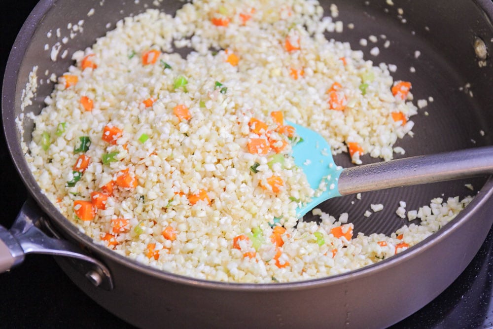 how to make cauliflower fried rice in a skillet
