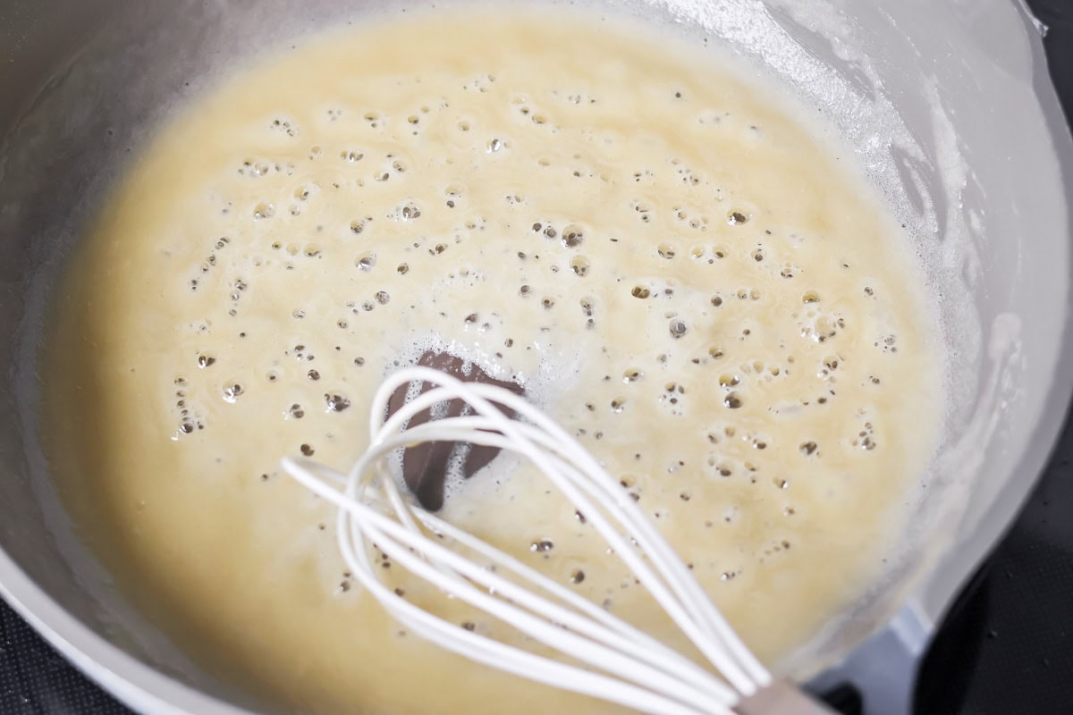 Creating a roux in a pan for turkey gravy without drippings