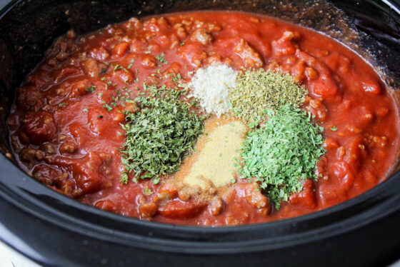 Easy Crock Pot Spaghetti Recipe | Lil' Luna