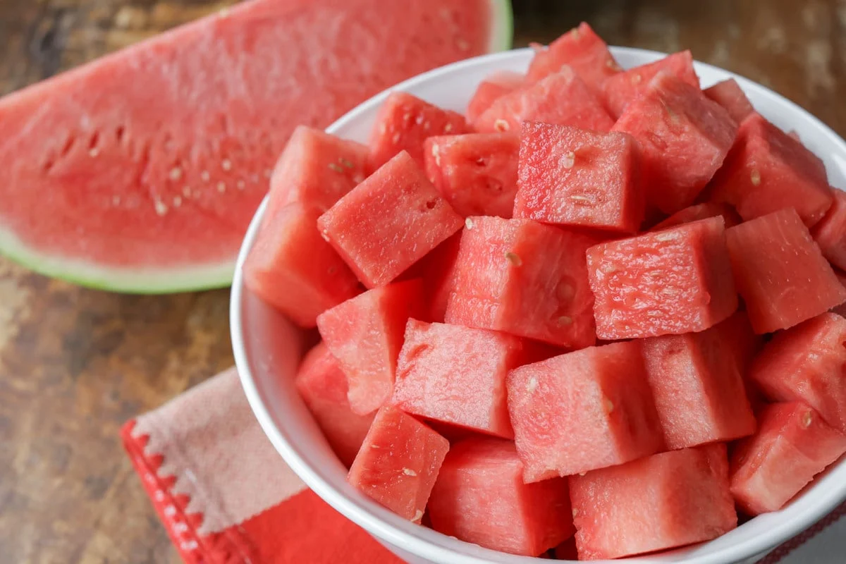 How to cut a watermelon into cubes ? 