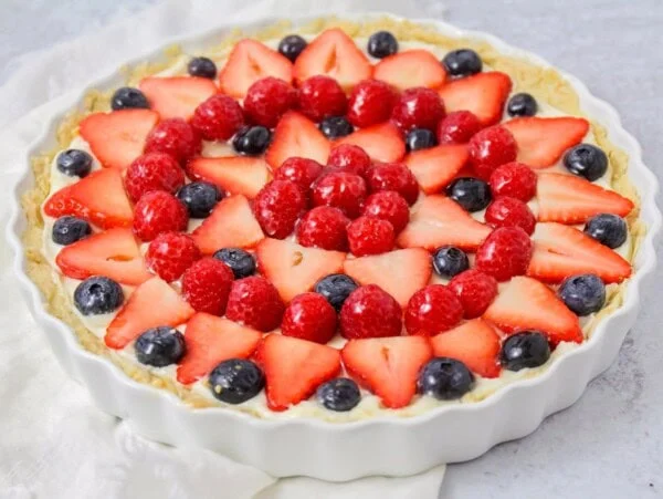 Homemade and easy fruit tart.