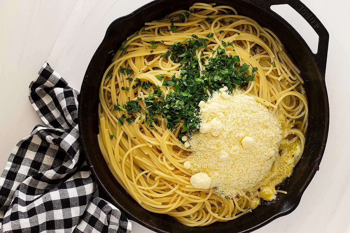 All ingredients for spaghetti aglio e olio in a skillet