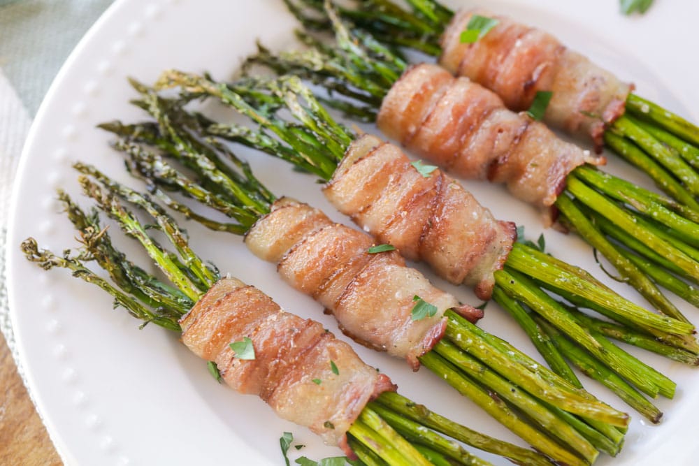 https://lilluna.com/wp-content/uploads/2020/05/bacon-wrapped-asparagus-resize-7.jpg