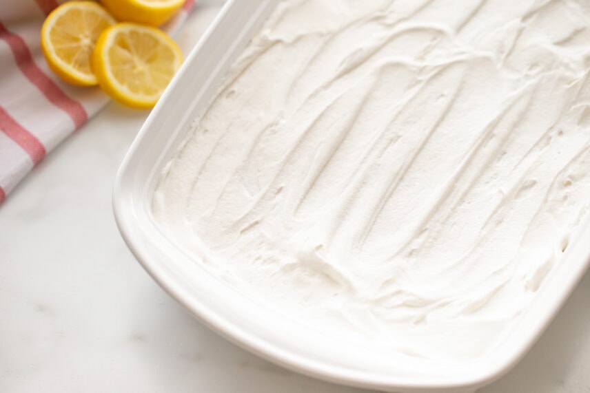 Whipped cream on lemon lasagna