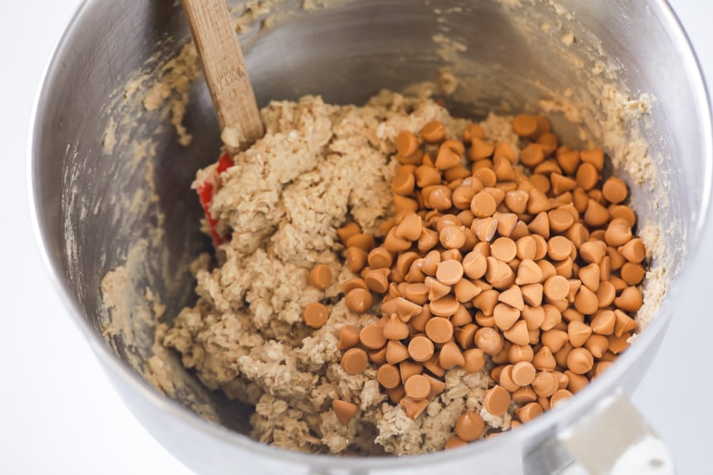 Oatmeal scotchies cookie dough