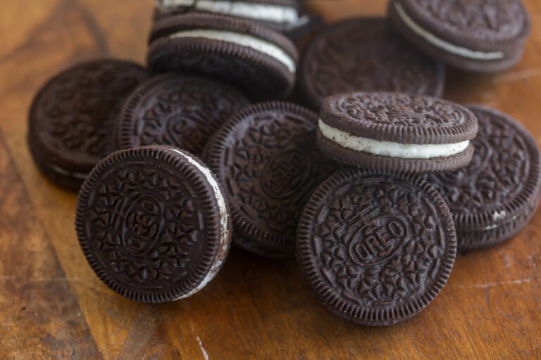 Cookies and Cream Cookies {With Oreos!} | Lil' Luna