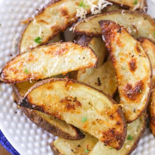 Oven Baked Potato Wedges {Easy + Crispy!} | Lil' Luna