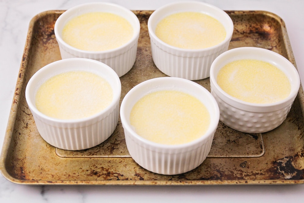 How to make creme brulee topping the custard with sugar.