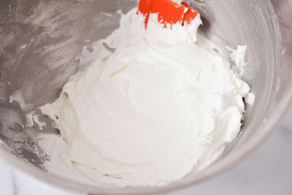 How to make royal icing in a mixing bowl with a spatula