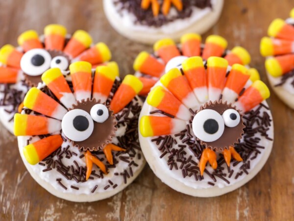 Multiple Thanksgiving sugar cookies.