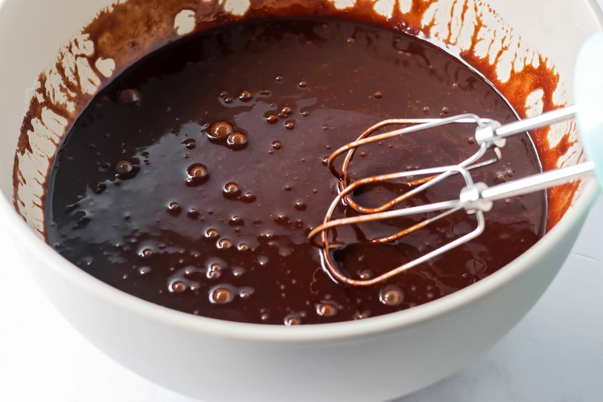 How to make sour cream chocolate cake process picture.