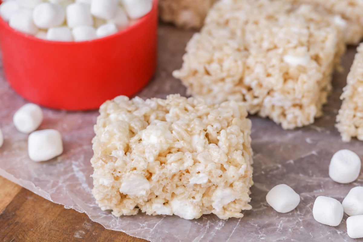5 Ingredient Recipes - Best rice krispie treats cut and served with a bowl of marshmallows.
