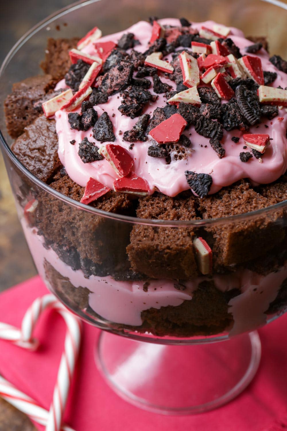 Christmas trifle recipe filled with chocolate cake pieces, peppermint cheesecake filling, Oreos and more!