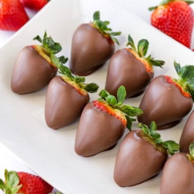 Chocolate Covered Strawberries {Step by Step!} | Lil' Luna