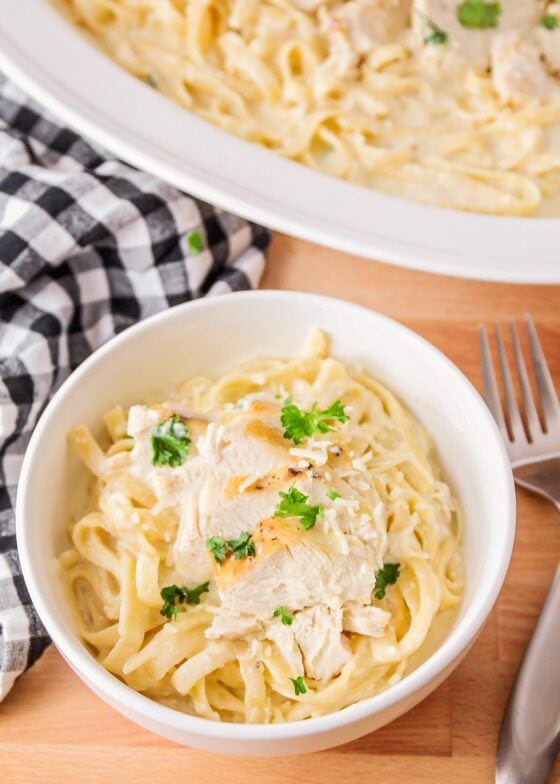 Crock Pot Chicken Alfredo {Easy Make Ahead Meal} Lil' Luna