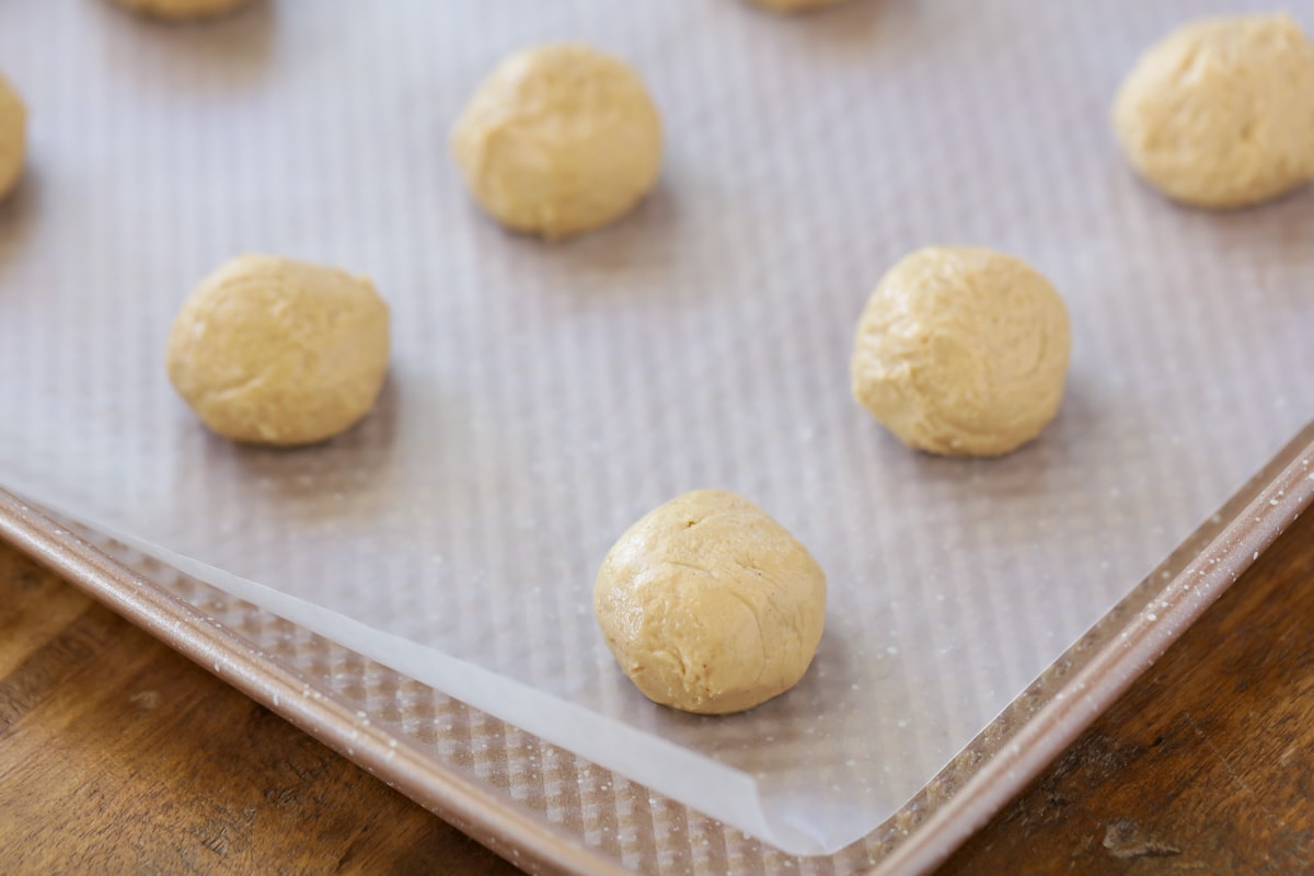 Peanut Butter Balls {Just 4 Ingredients!} Lil' Luna