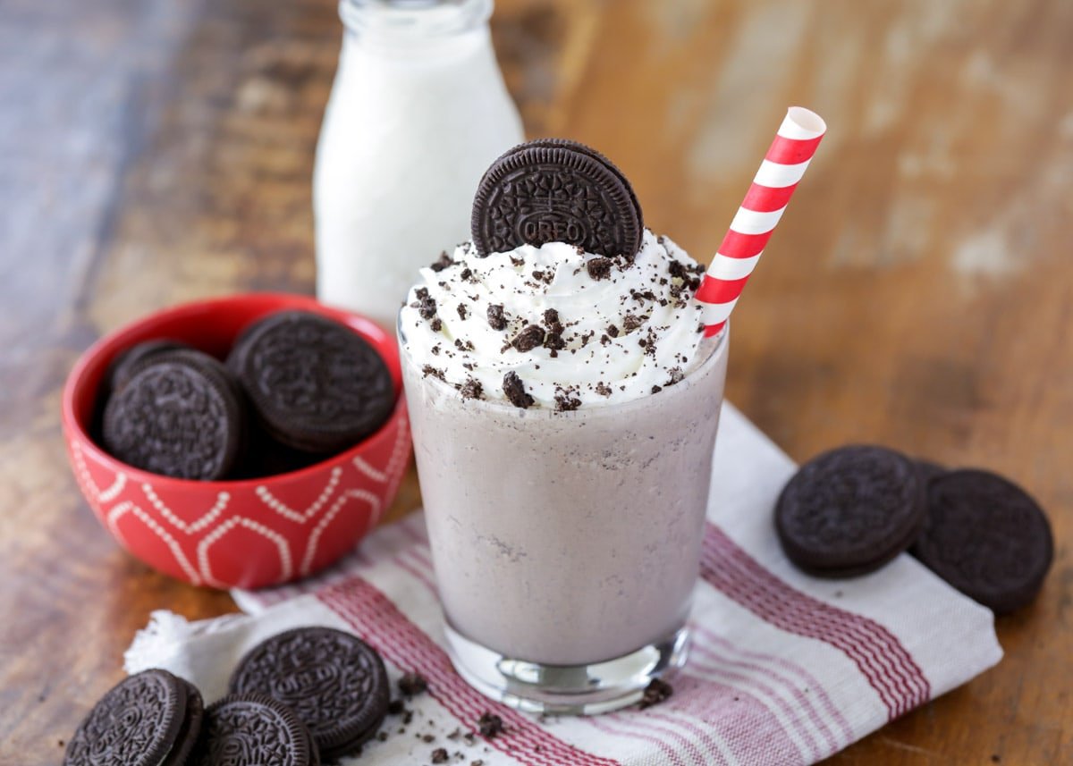 Frozen drink recipes - an oreo shake in a glass with a straw.
