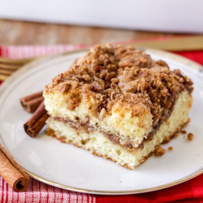 Sour Cream Coffee Cake {15 Minutes of Prep!} | Lil' Luna