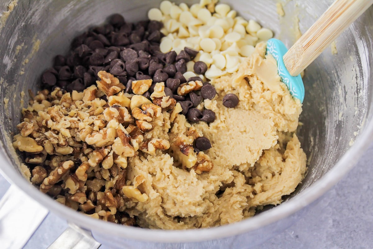 giant chocolate chip cookie cake ingredients