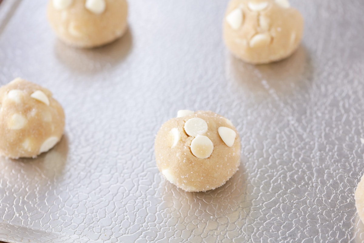 Dough balls for white chocolate crackles