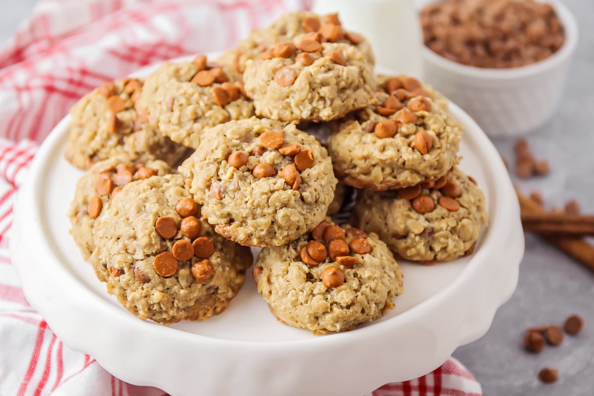 White platter filled with baked cinnamon oatmeal cookies.