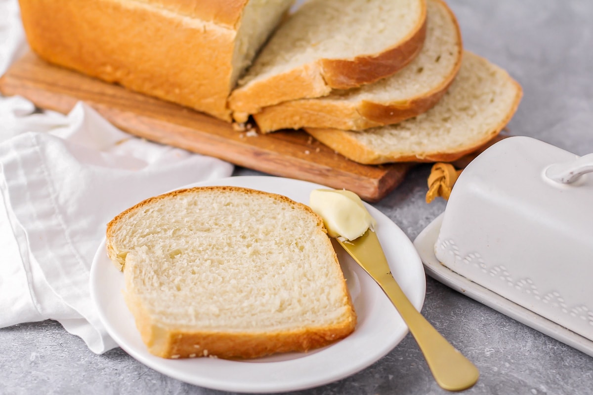 https://lilluna.com/wp-content/uploads/2022/05/easy-bread2-resize-15.jpg