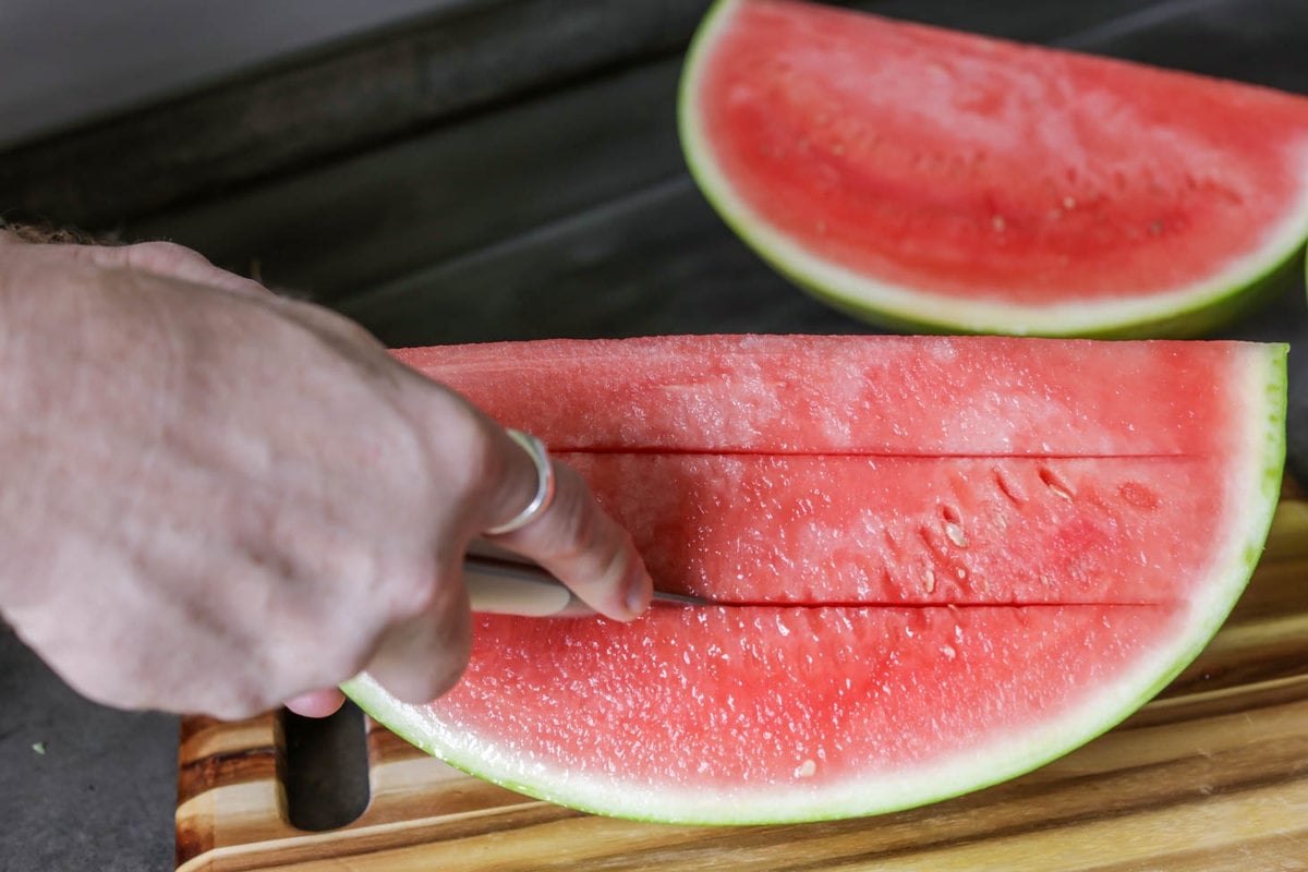 Cutting a watermelon into cubes process pic