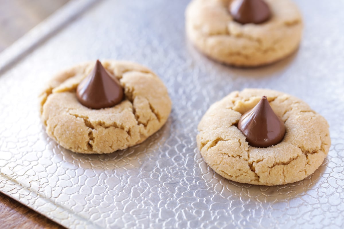 Peanut Butter Kiss Cookies {AKA PB Blossoms} +VIDEO Lil' Luna