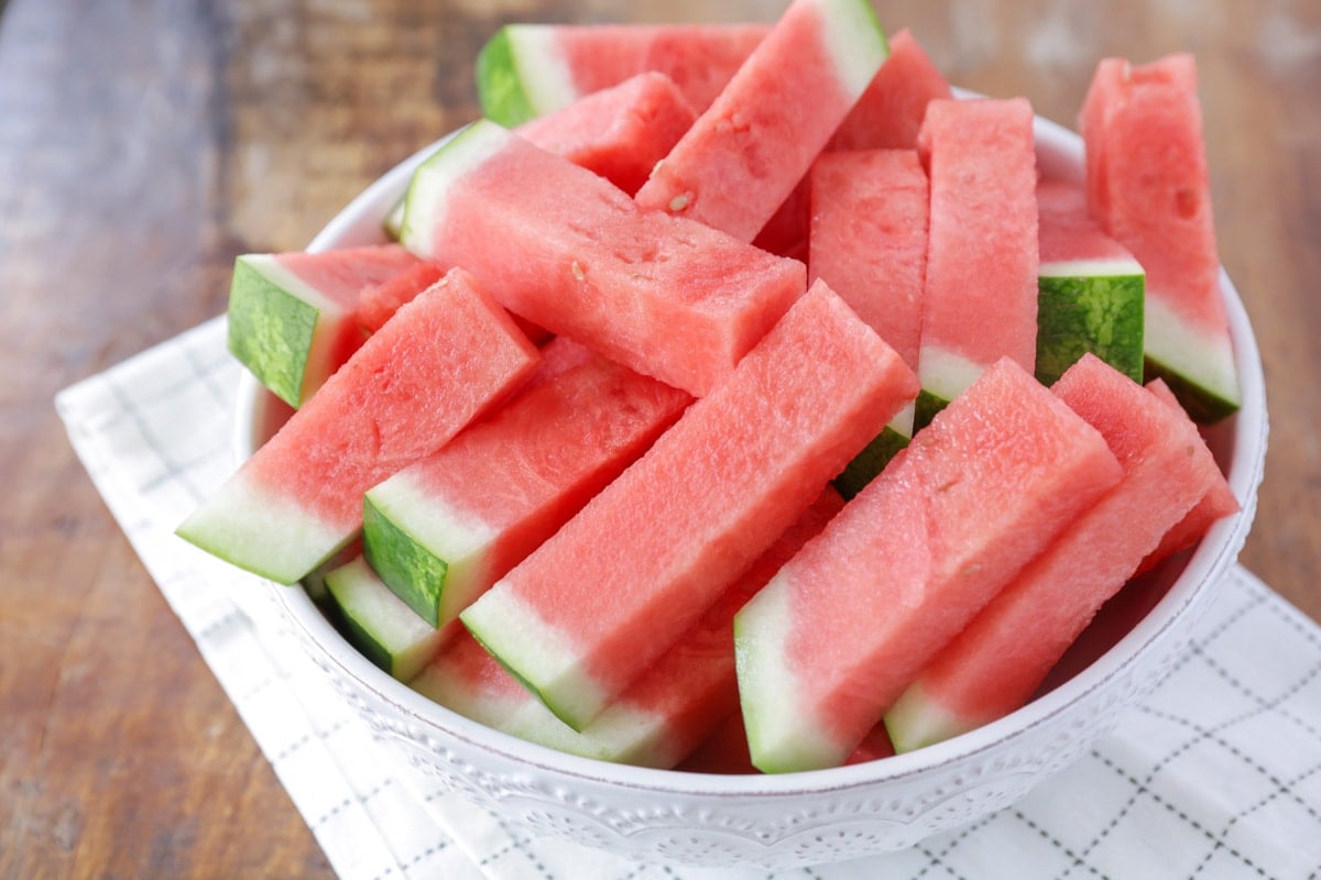 How to cut a watermelon into sticks.