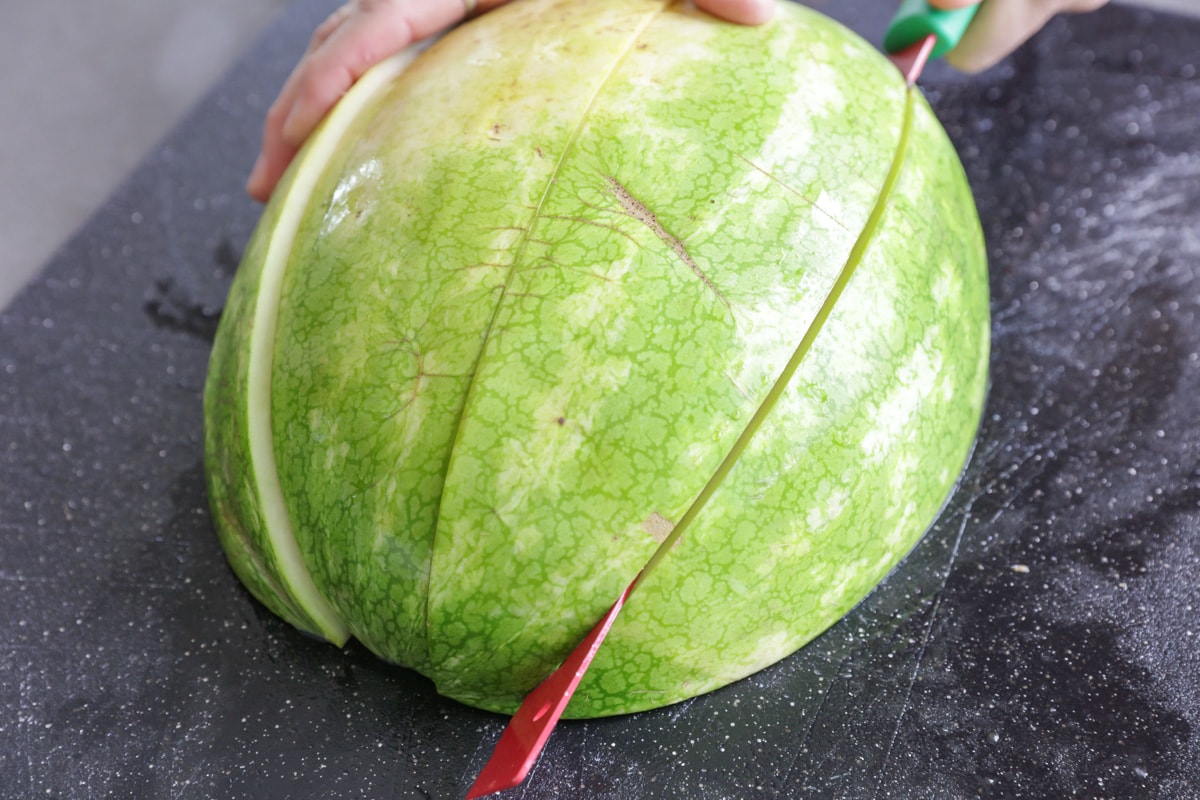 How to cut a watermelon into triangles.