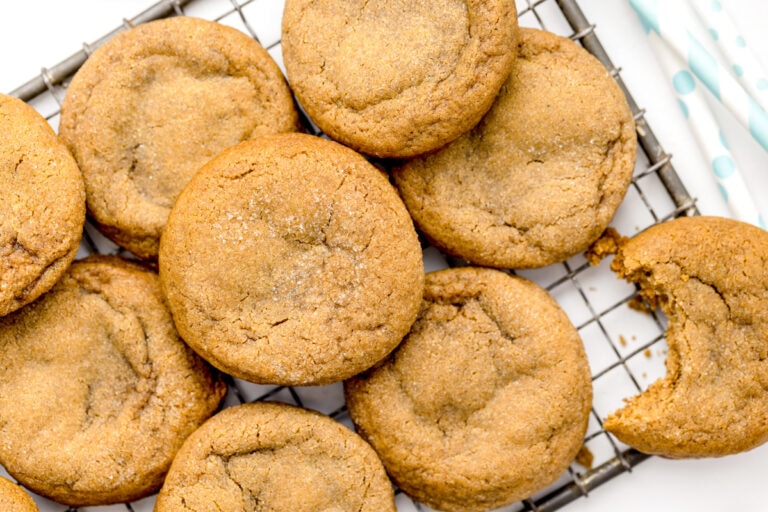Chewy Molasses Cookies {A Holiday Favorite} Lil' Luna