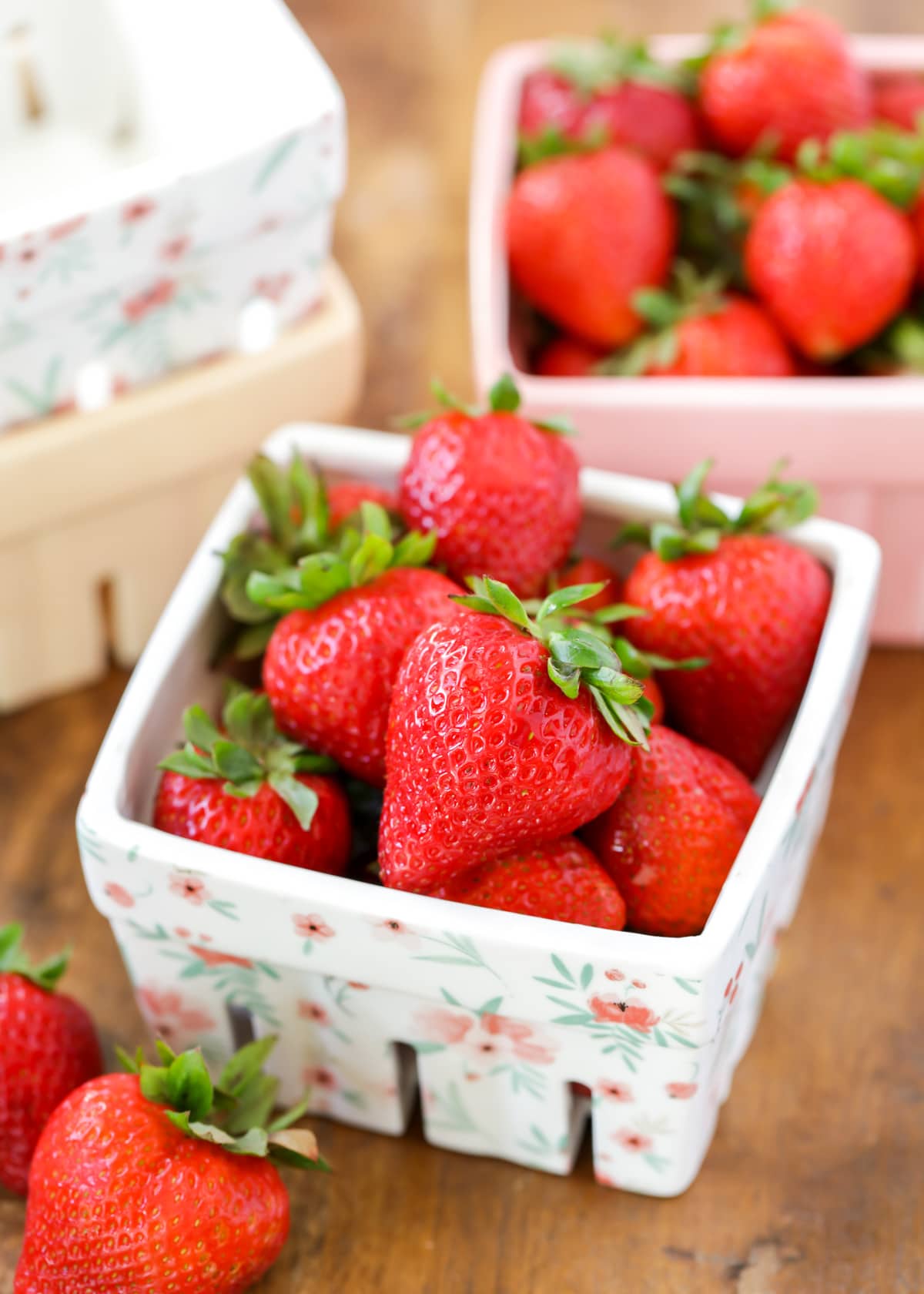 How to store strawberries in a ceramic basket.