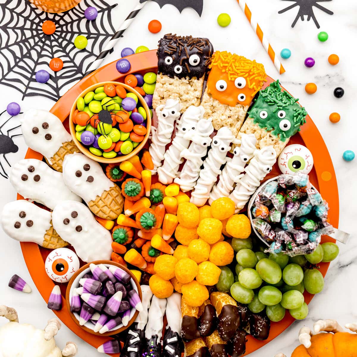 Halloween Candy Charcuterie Board {Sweet + Spooky!} | Lil' Luna