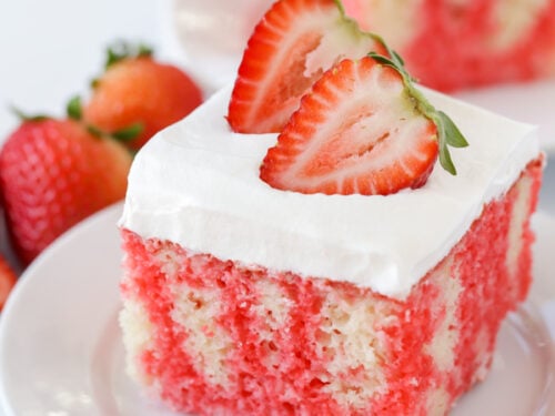 Strawberry Jello Poke Cake • Freutcake