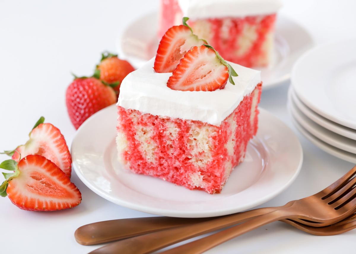 Strawberry Jello Cake ⋆ Real Housemoms